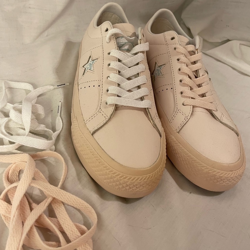 One star Converse| size 10 w